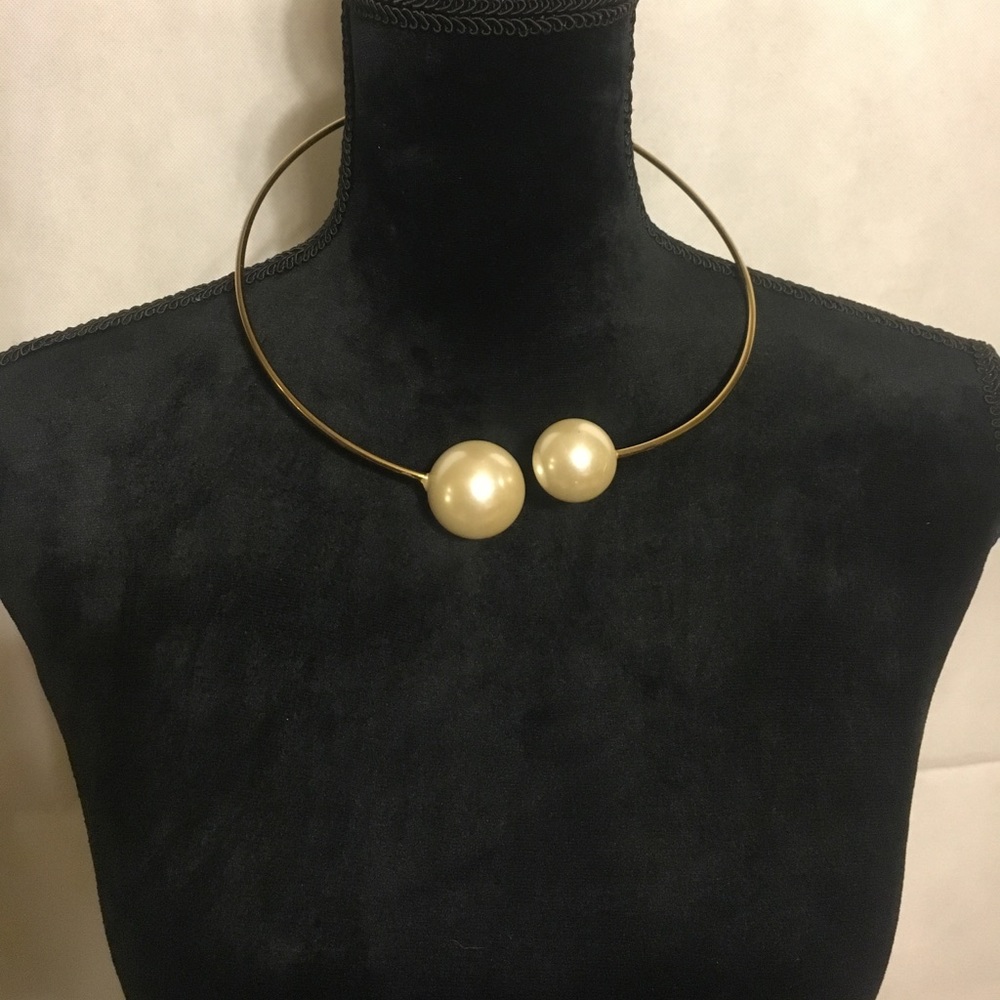 SOO FAB! - Large pearl collar choker Necklace